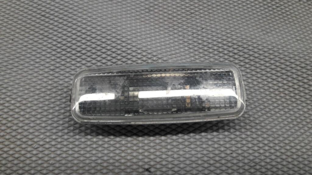 8LO947105A lampka kabiny lewa audi A6 C5