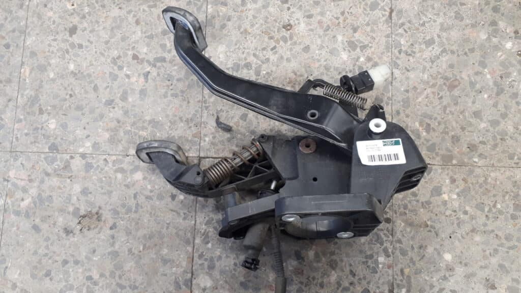 A1692900901 pedal sprzegla hamulca mercedes w169