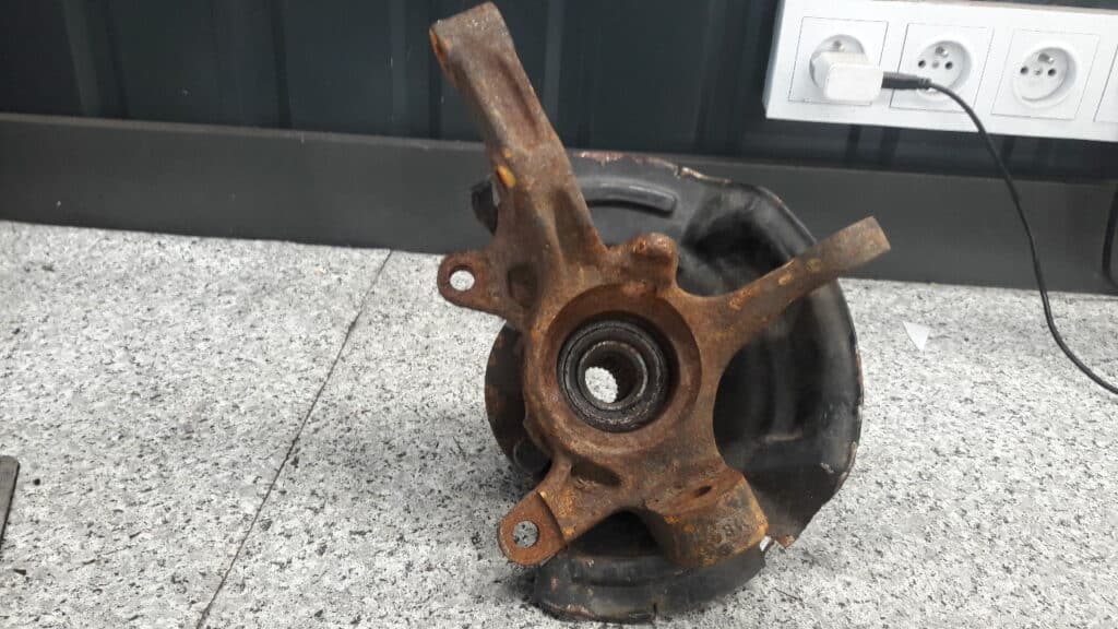 zwrotnica prawy przod nissan pixo