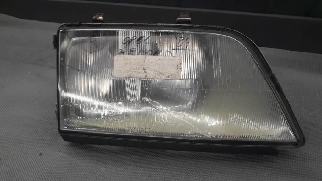 1305235082 reflektor prawy opel rekord 84r BOSCH