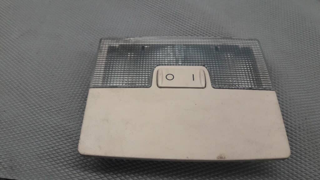 4b0947105 oswietlenie kabiny AUDI 80 d2