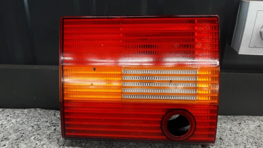 3a9945108 lampa prawa vw passat B4 KOMBI 94R