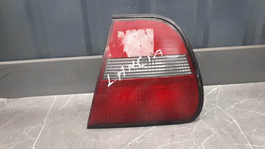 97798157 lampa prawa lancia delta II