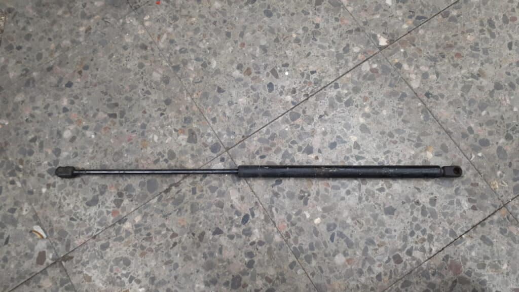 9619988380 silownik klapy bagaznika peugeot 306