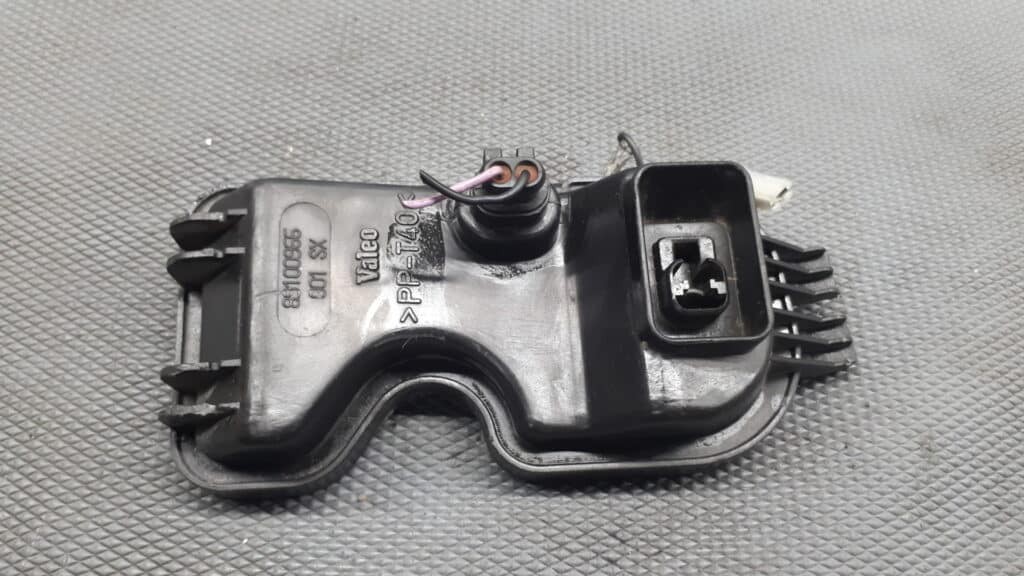 89100966 Zaslepka lewa reflektora Fiat Punto II