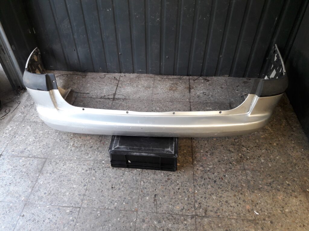 90464566 zderzak tył opel vectra b kombi lift