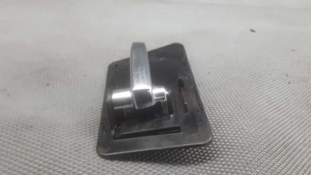 24427836 Klamka lewy przod tyl Opel Omega B Lift