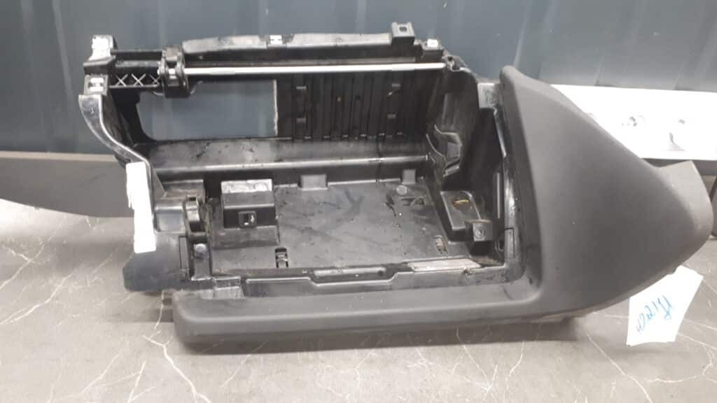 6982681 Schowek nie kompletny Bmw E87