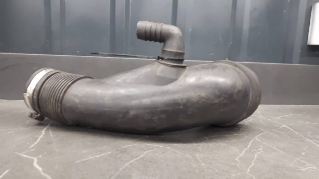 90467520 Przewod Rura Powietrza Omega B II Lift