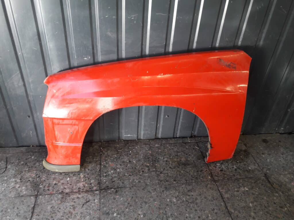 błotnik lewy opel corsa A czerwony 88r