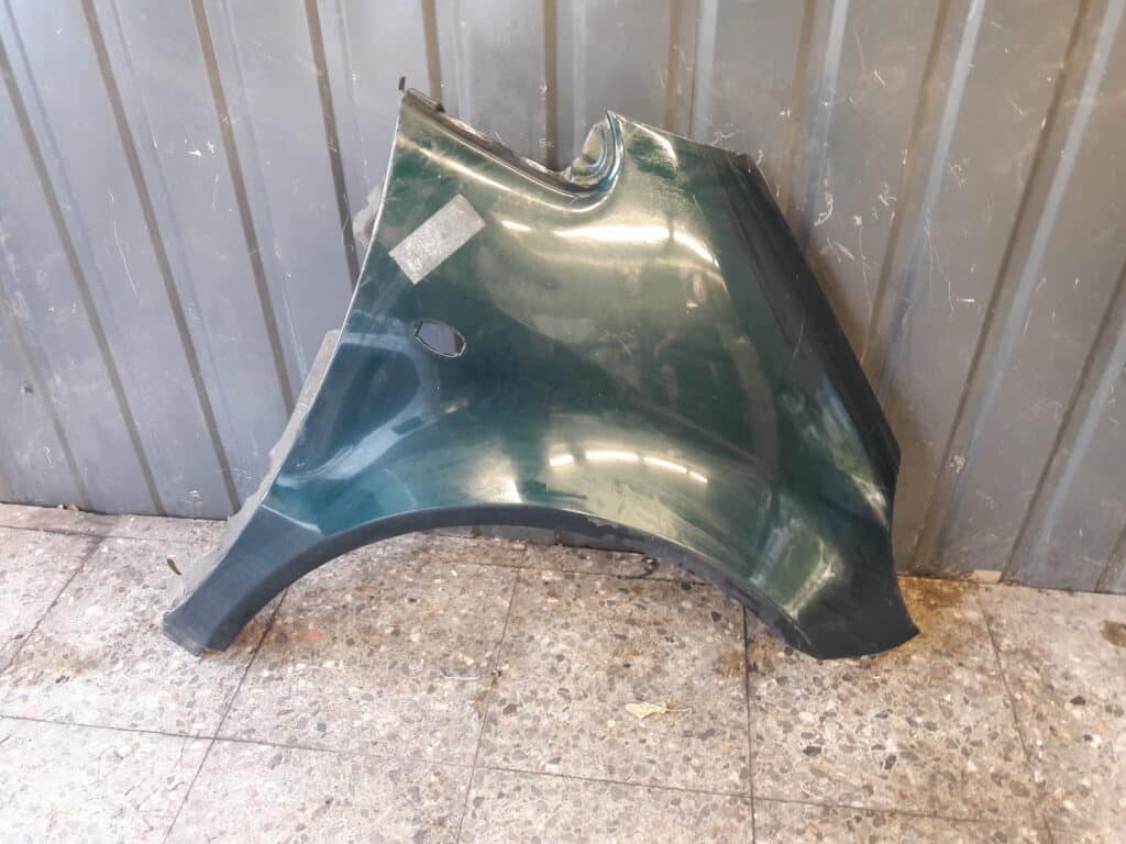a1688800418 błotnik prawy przód mercedes w168 zielony