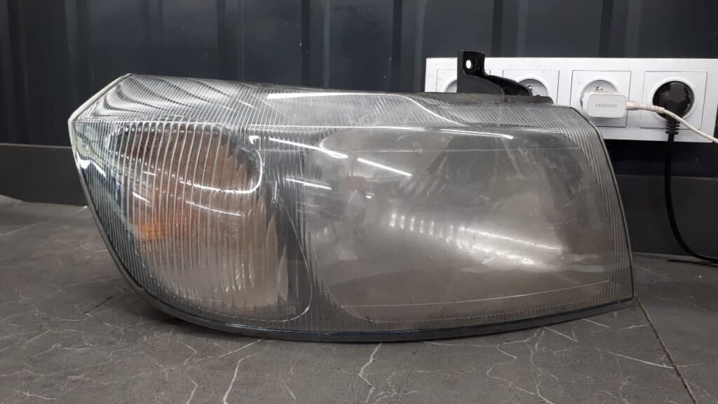 YC1X-13008 reflektor prawy ford transit