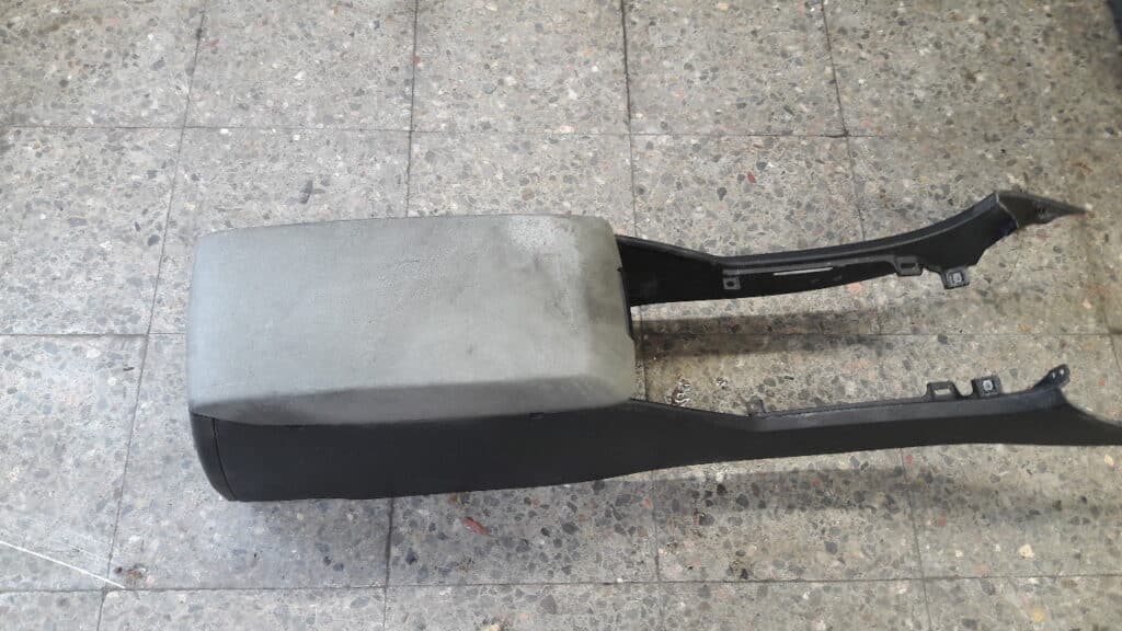 1057250xdvae tunel srodkowy chrysler 300c