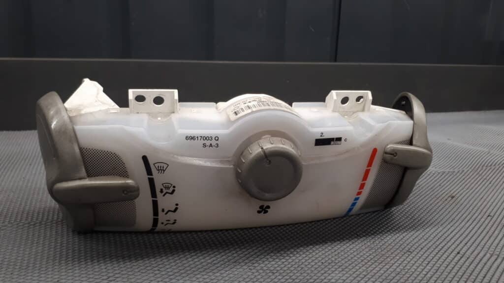 696170003q panel nawiewu toyota aygo  c1 07r