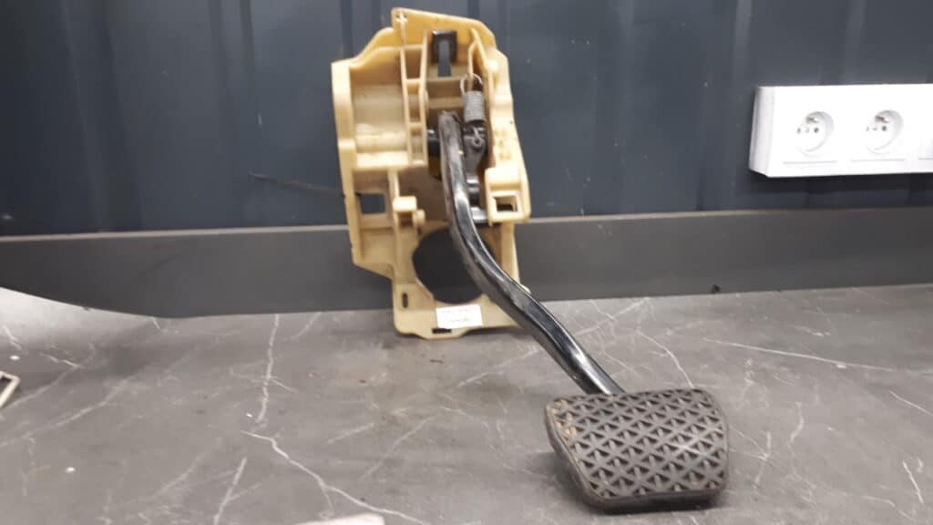 6759947-07 pedal hamulca bmw e60 e61 3.0 d