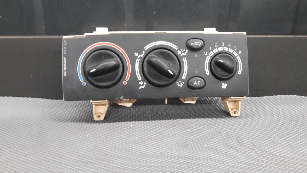 655739W panel klimatyzacji renault megane I