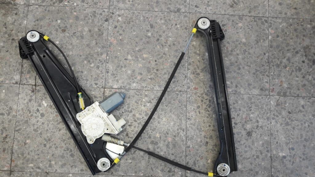 8223826s mechanizm szyby prawy przod bmw e65