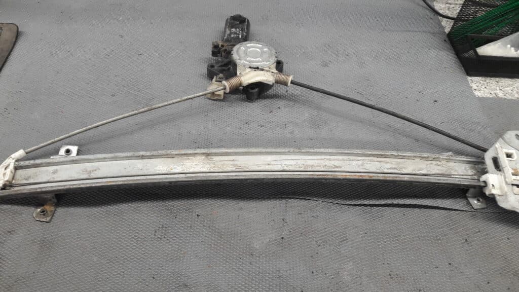 mechanizm lewy przod mitsubishi space runner I