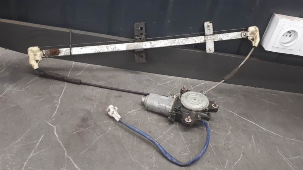 83560-65000 mechanizm szyby lewy tyl Suzuzki Grand vitara