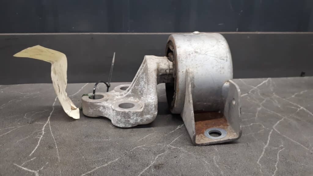 13234038 Łapa Poduszka Silnika  Opel Corsa D 1,3 Cdti 07r