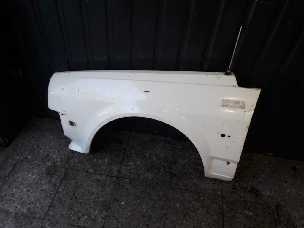 błotnik lewy przód vw polo ii 91r biały