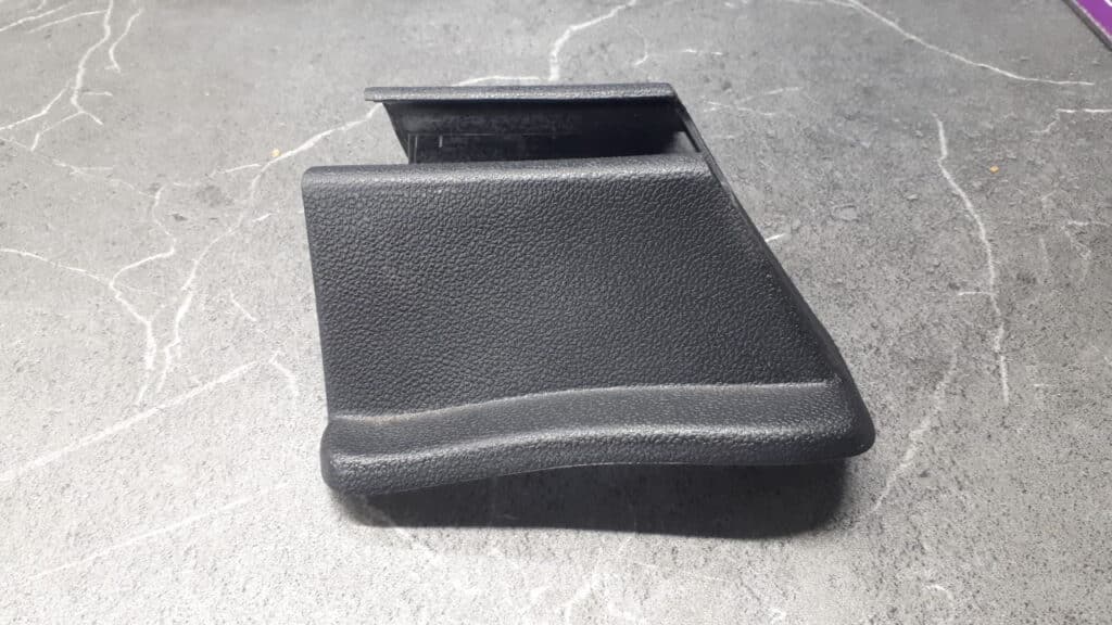 a1699191020 oslona szyny fotela prawy przod mercedes w169