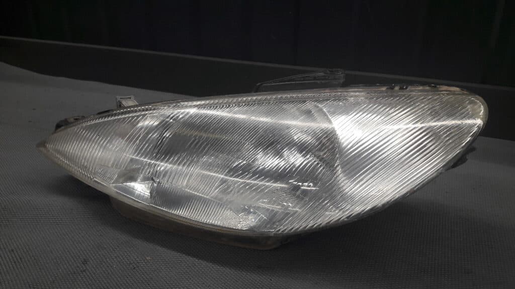 67735770 Reflektor lewy przod peugeot 206 98r