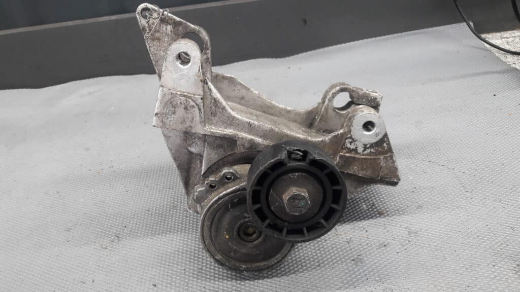 9636301380 lapa wspornik alternatora peugeot 307 2.0 hdi