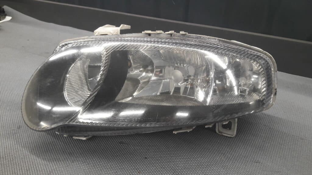 667-111OL Reflektor lewy depo alfa romeo 147