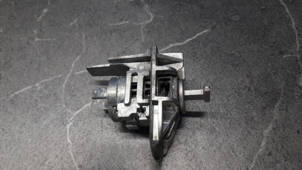3m5ar21990a wkladka zamka centralnego ford focus mk4