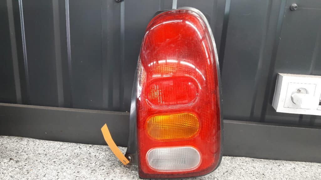 lampa prawy tyl daihatsu cuore iv