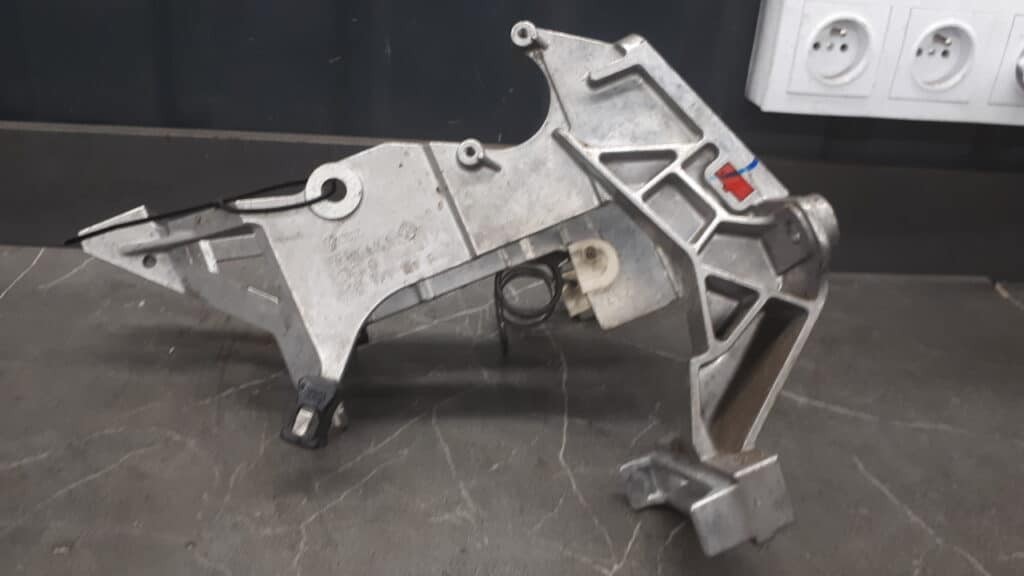 8d1721117e Stelaz Mocowanie Pedalow Audi A4 B5