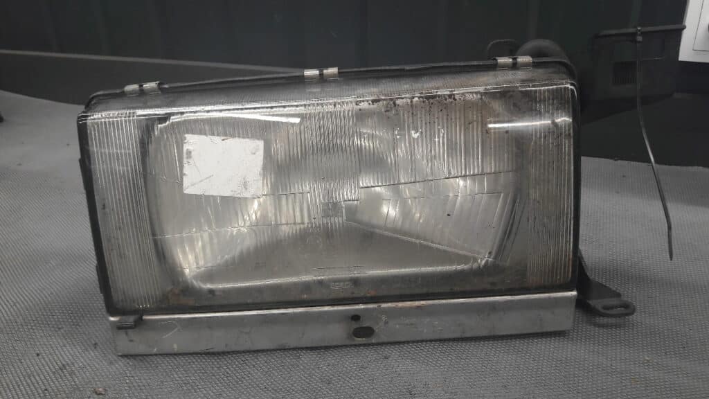 1305620505 reflektor prawy  VOLVO 740 BOSCH