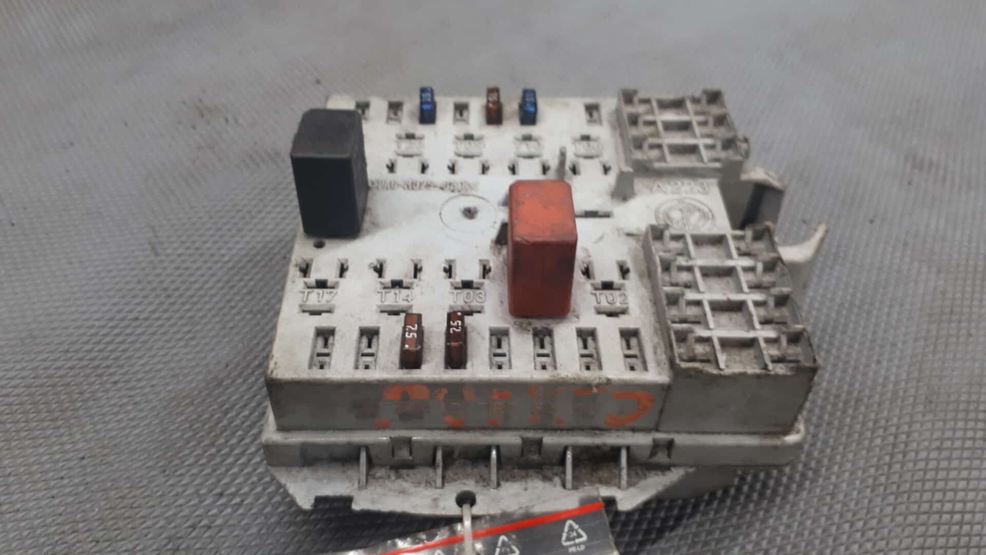 46778448 fiat punto II skrzynka bezpiecznikow