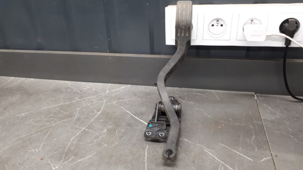 2s61-9p732-ab pedal gazu ford fiesta mk6 3d 06r