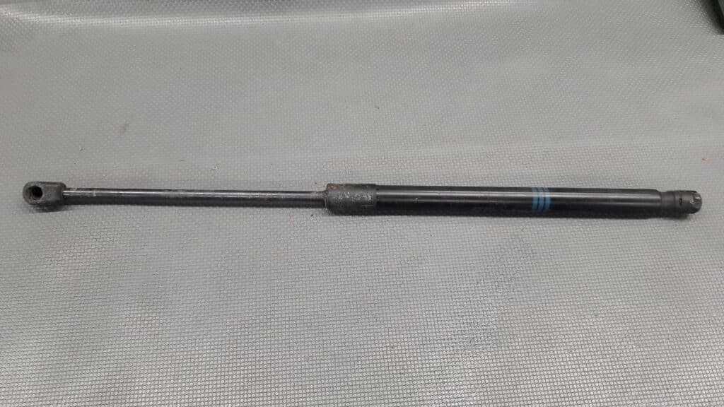 4F9827552D siłownik klapy Audi A6 C6 Kombi