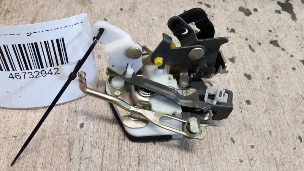 Zamek drzwi prawy tyl Hyundai Sonata 93-98R