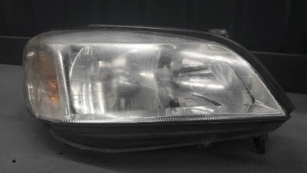 89100055 Reflektor prawy przod opel zafira A