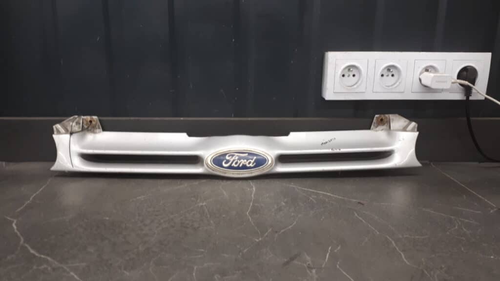93bg8a133bew atrapa grill Ford Mondeo sw mk1