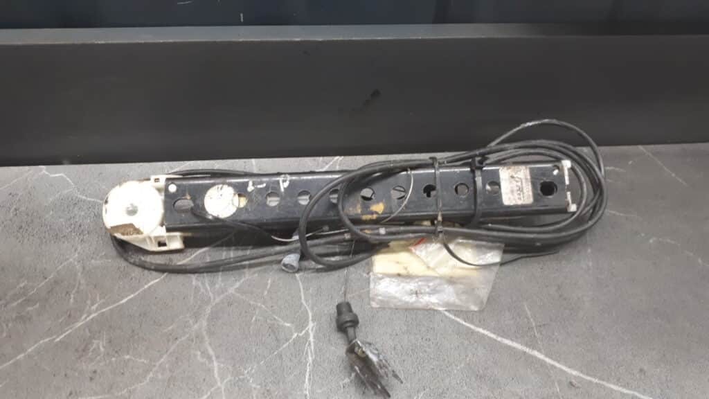 2208600188 Regulacja Pasa Mercedes W220