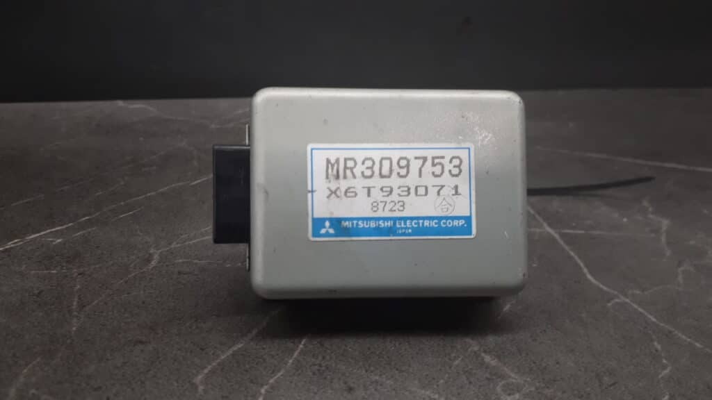 Mr309753 Sterownik Lusterek Mitsubishi Pajero 98r 2.5