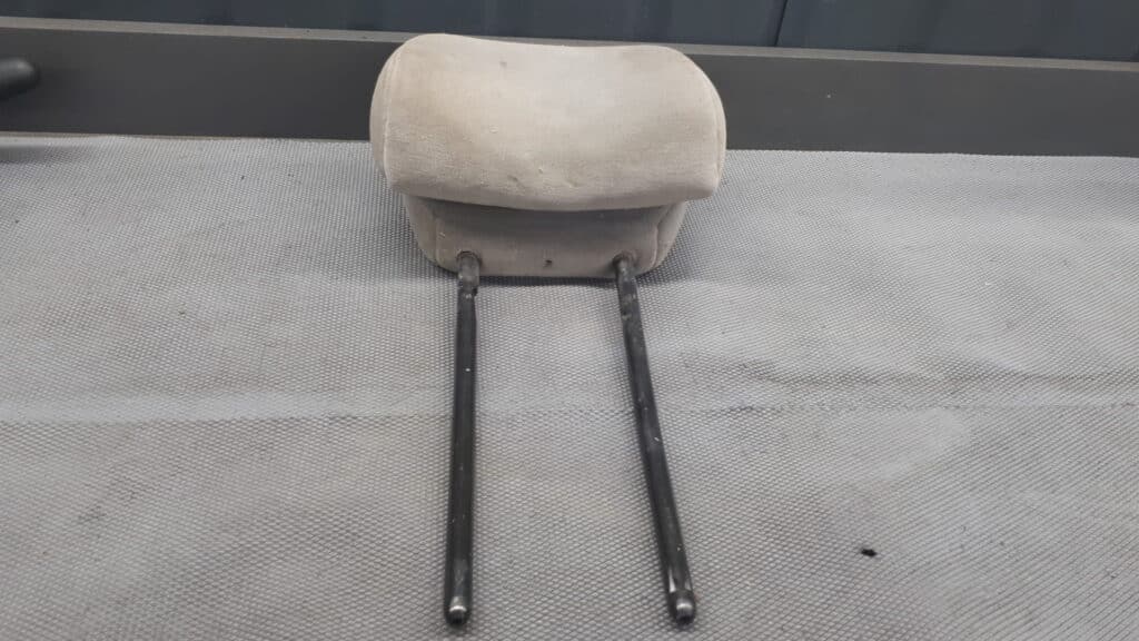 zaglowek prawy/lewy tyl Renault Lagina II kombi
