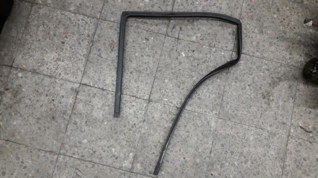 uszczelka drzwi prawy tyl bmw e36