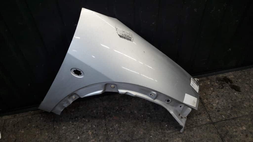 blotnik prawy przod ford ka mk1 99r srebrny