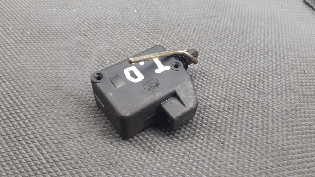 silownik klapki wlewu paliwa peugeot 405 II