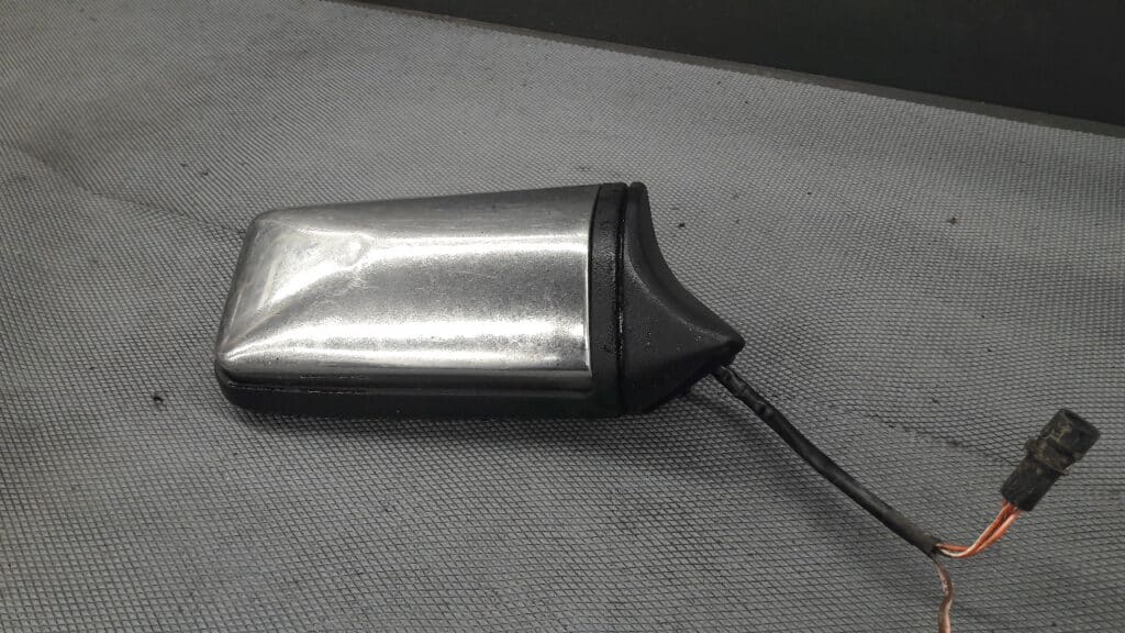 lusterko prawe jaguar daimler 2.6 6pin xj6 xj40