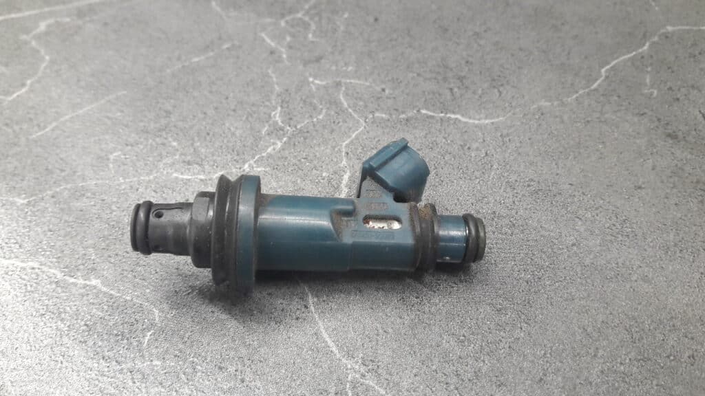 2350-20020 wtryskiwacz lexus rx es camry