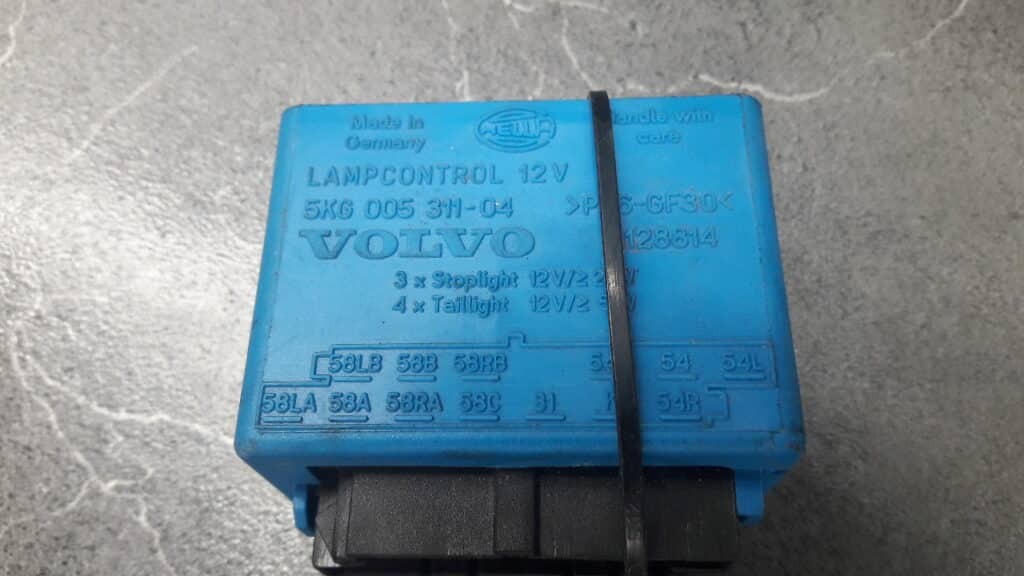 5kg00531104 sterownik swiatel lamp stopu volvo  850