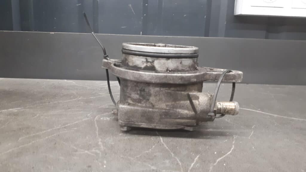 2246126  Pompa Vacum Bmw 5 E39 2.5 Tds
