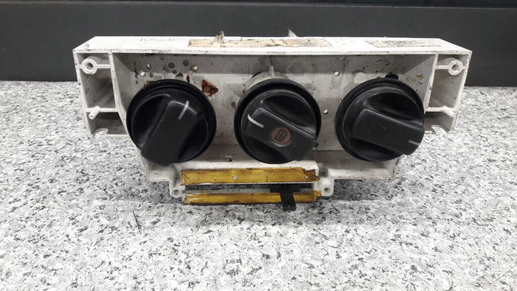 7440083e30 panel klimatyzacji opel agila a